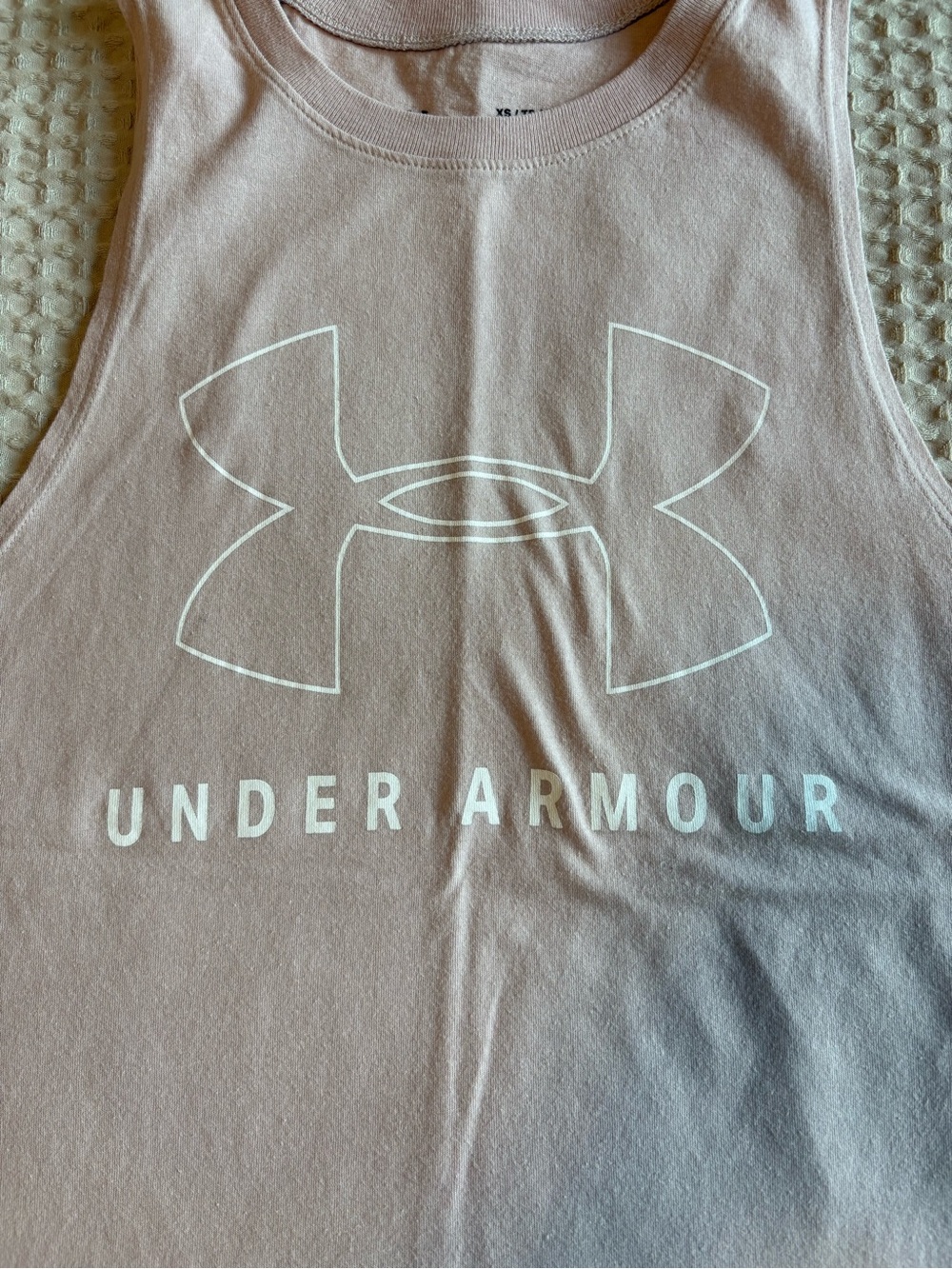 Women’s Under Armour light pink muscle tank